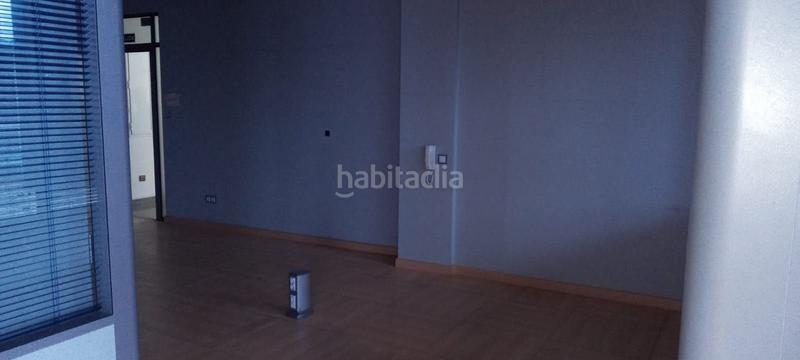 Foto 23db2faa-b705-43da-b694-b51b41db2a8b. Affitto ufficio con parcheggio in Someso - Matogrande Coruña (A)