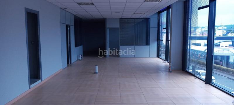 Foto ea699065-6101-4b44-aacd-0440031c49f5. Affitto ufficio con parcheggio in Someso - Matogrande Coruña (A)