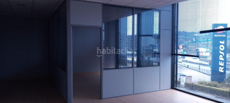 Foto f9affa0e-59ac-46c0-a73f-450b6065b097. Affitto ufficio con parcheggio in Someso - Matogrande Coruña (A)