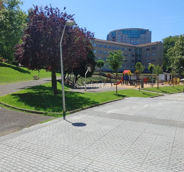 Foto 70522271-fec9-4a81-b75e-c57cbc91c3e1. Local comercial en Paseo de los Puentes - Santa Margarita Coruña (A)