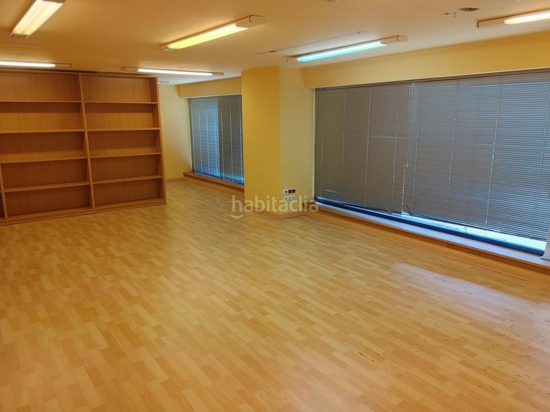 Foto 79ca6e75-6d52-4908-9228-8dc9452253f3. Local comercial en Paseo de los Puentes - Santa Margarita Coruña (A)