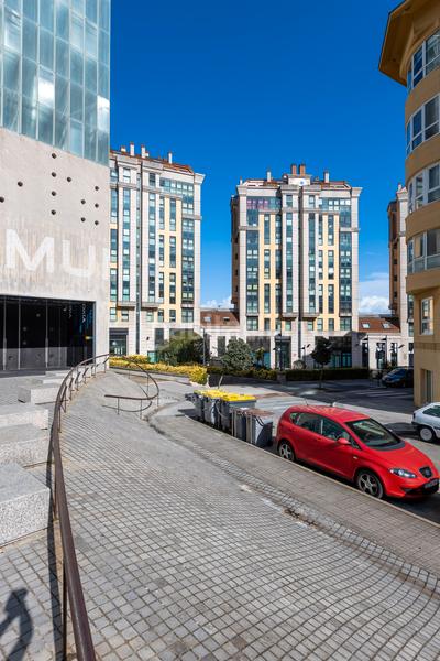 Foto 3369f37d-8f1a-4604-9200-f1f240dc15b2. Zweistöckige wohnung mit heizung parking in Riazor - Visma Coruña (A)