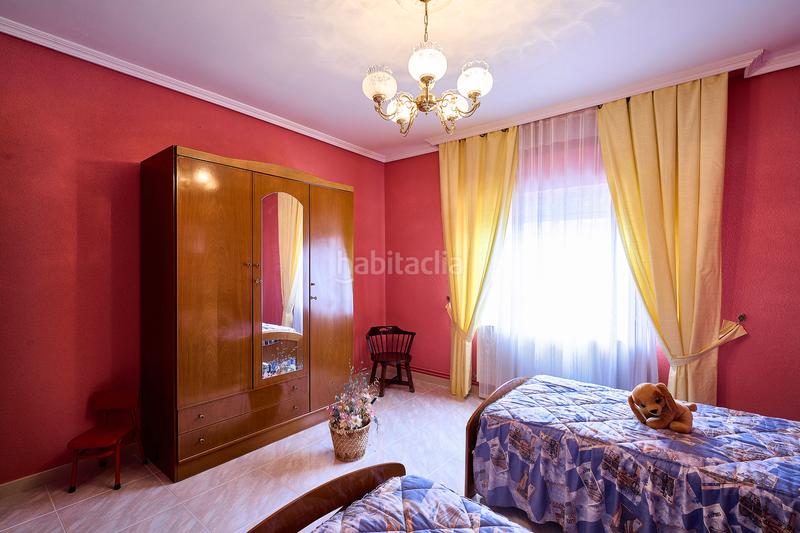 Foto 275865dc-f50f-4d1d-91d1-62100d5e7b8c. Casa adossada amb aparcament a Fuentesaúco