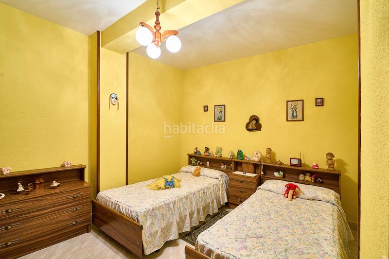 Foto efc4575d-82fe-4b3e-b561-bcf6e2e73d6a. Casa adossada amb aparcament a Fuentesaúco