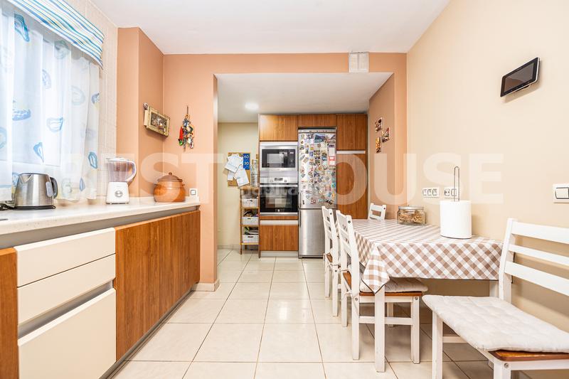 Foto 4466366c-c971-419e-b359-f0c5b0bf323d. Casa pareada en La Garita - Marpequeña Telde