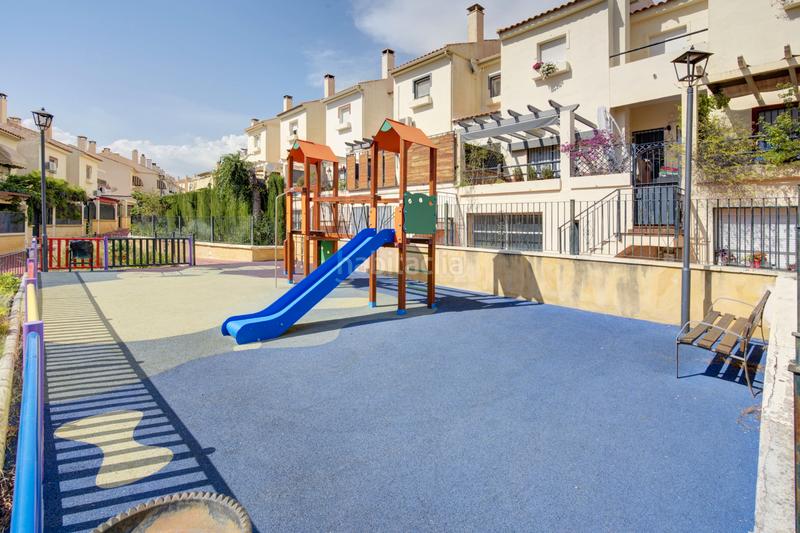 Foto 14ac30de-3402-4d3e-bf85-b3132edd9ab8. Semi detached house with parking pool in Huétor Vega