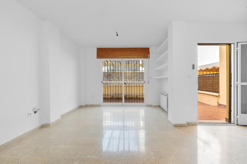 Foto 5a842f95-e937-4194-8729-649a640688ac. Semi detached house with parking pool in Huétor Vega