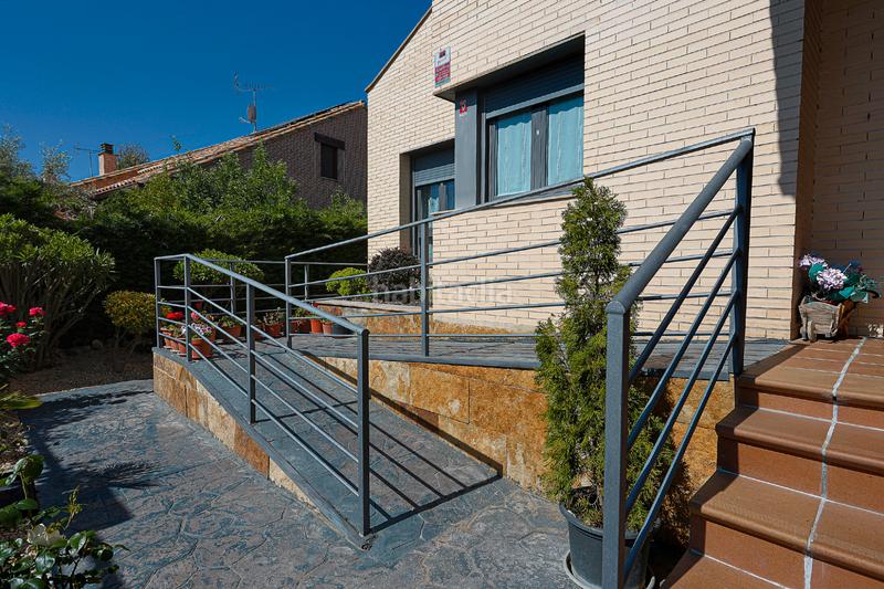 Foto 4b70efd8-0e57-404b-b3e8-a25834ad7e02. Chalet avec cheminée dans Aldeamayor de San Martín