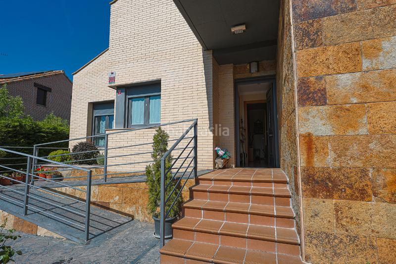 Foto 82843838-dd98-4e0a-bd11-e3bd0055bc82. Chalet avec cheminée dans Aldeamayor de San Martín