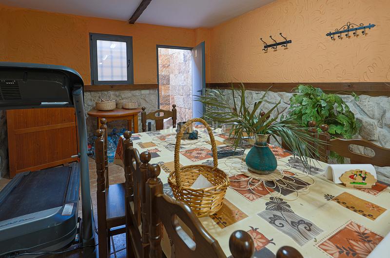 Foto d54d51cf-28ee-4ad1-813a-7eef8dd4cba1. Chalet avec cheminée dans Aldeamayor de San Martín