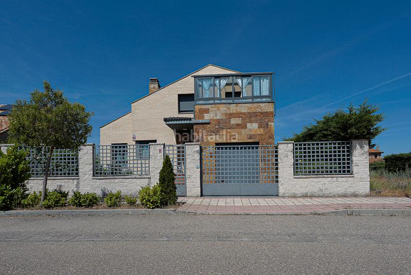 Foto e28bbf99-c166-4892-9f68-74a1c9978ac3. Chalet avec cheminée dans Aldeamayor de San Martín