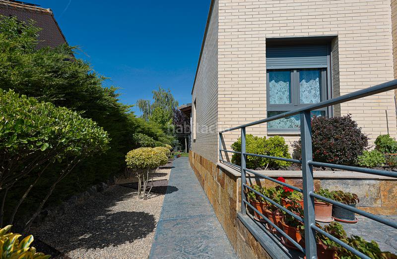 Foto be515a17-8cfc-4919-a41d-c91f5bfdef6b. Chalet con camino in Aldeamayor de San Martín