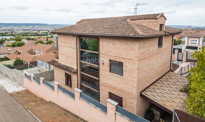 Foto 492f01ed-2a26-4443-9199-124f416a56fb. Chalet avec chauffage parking piscine dans Cabanillas del Campo