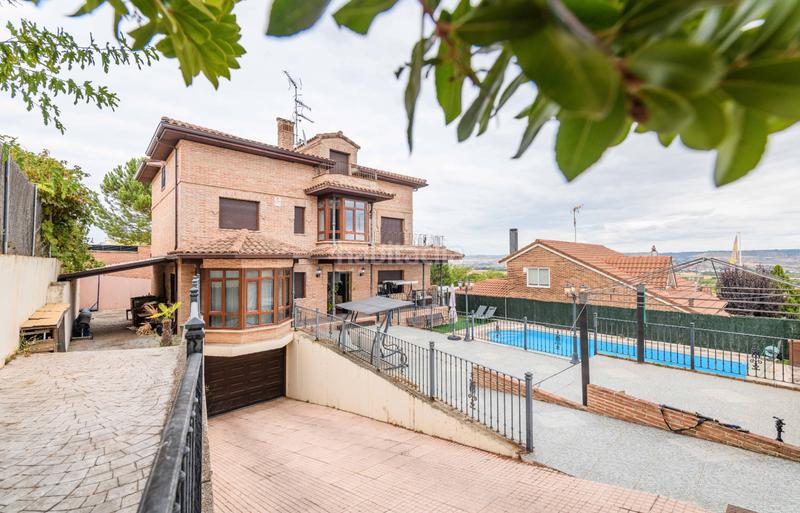 Foto 5bad6505-6dec-446d-8842-45373ee871db. Chalet avec chauffage parking piscine dans Cabanillas del Campo