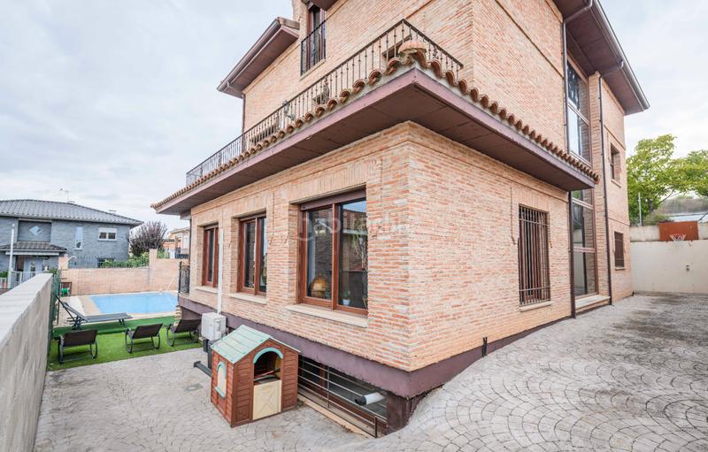 Foto adba29b6-0b91-423c-a6f2-fe195b30f6db. Chalet avec chauffage parking piscine dans Cabanillas del Campo