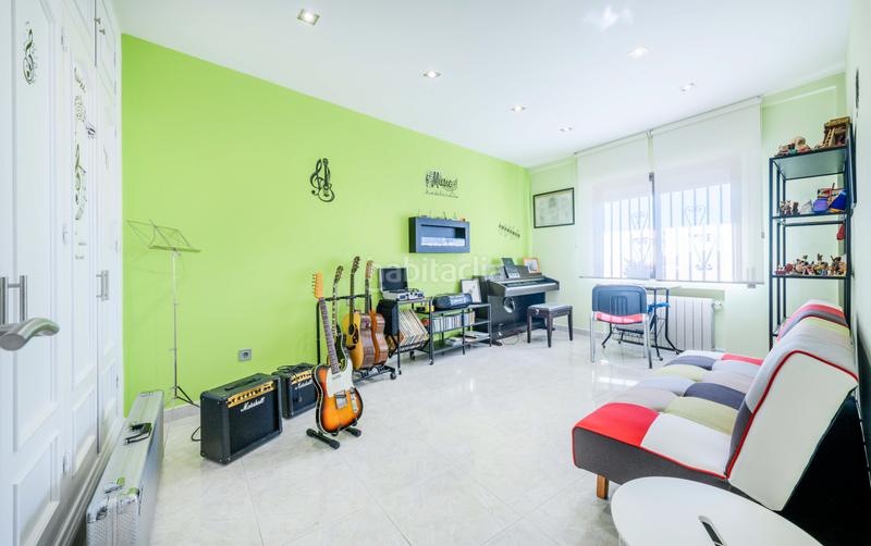 Foto 01a5993c-2678-40c8-90da-0e532a3cb27b. Xalet amb calefacció aparcament piscina a Torrelaguna