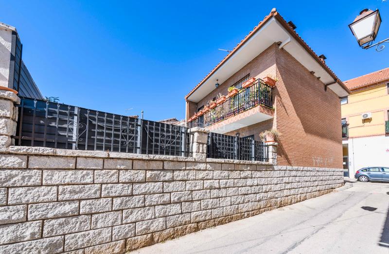 Foto 47dbebe2-1d41-4c2f-be40-a732f2bc9026. Xalet amb calefacció aparcament piscina a Torrelaguna