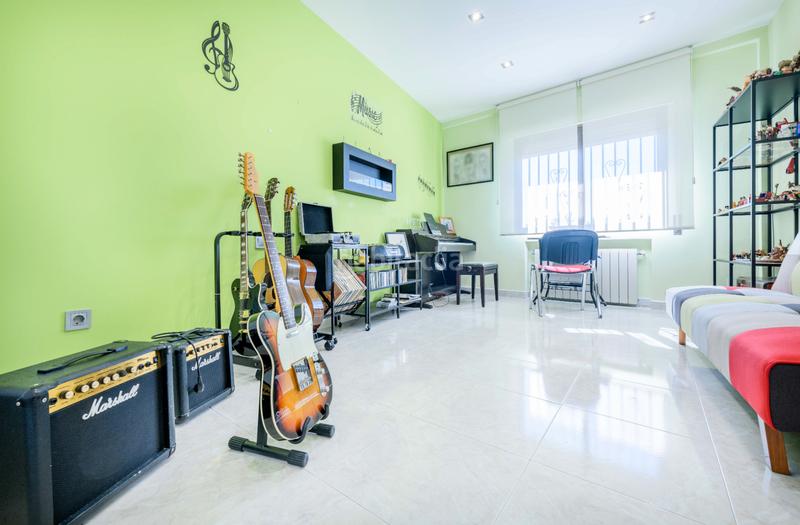 Foto e019e9eb-23bf-457a-9b3f-bae4d04512f7. Xalet amb calefacció aparcament piscina a Torrelaguna