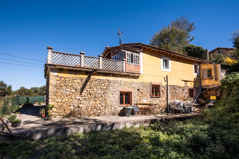 Foto 60dc95e4-61bd-43af-bd4f-9b4467526aac. Chalet with fireplace parking in El Berrón-La Carrera Siero