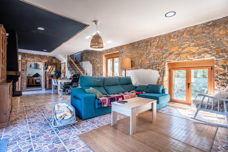 Foto 8dc779b3-f89b-4ee7-90a8-e986bbef1136. Chalet with fireplace parking in El Berrón-La Carrera Siero