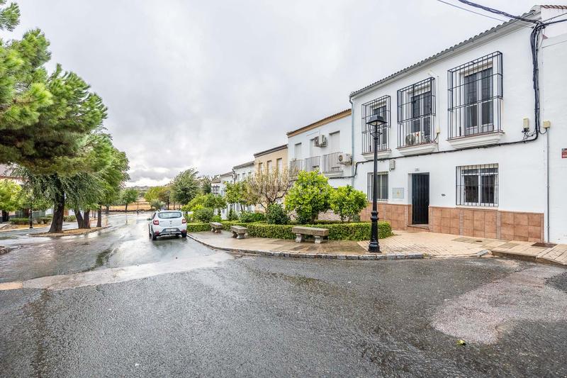 Foto b2ec3470-7f91-468d-a1f7-e57a6b950882. Casa adosada en Castilblanco de los Arroyos