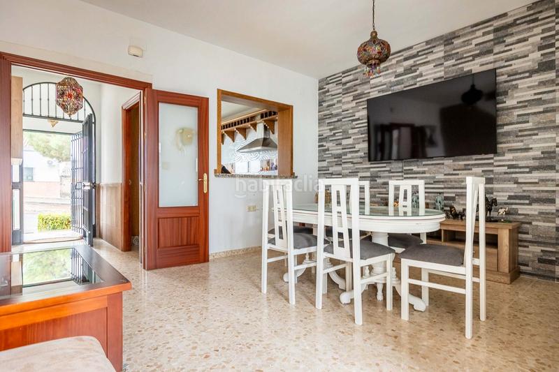 Foto cc366224-7b42-448d-a2ed-75b49e8a6b84. Casa adosada en Castilblanco de los Arroyos