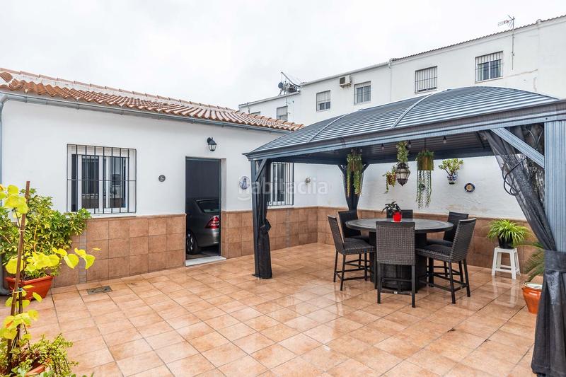 Foto d564735a-6074-48f3-882a-bb56f817d65e. Casa adosada en Castilblanco de los Arroyos