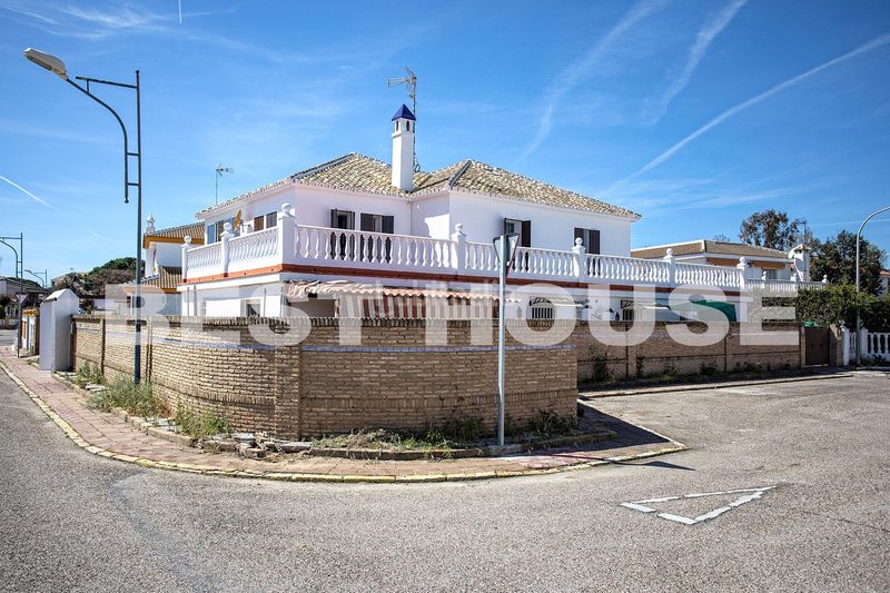 Foto 436da082-f187-4944-ba69-3c7d8f09e46e. Chalet en Centro - Torre de la Higuera Almonte