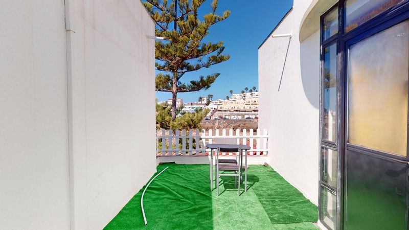 Foto 42650e8c-3c0a-44fe-b648-32472bfa8996. Casa adossada a Arguineguín Mogán