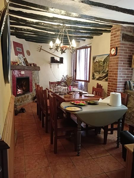 Foto 24be6800-2554-4195-94df-09611de4cafa. Casa adossada amb aparcament a Camprovín