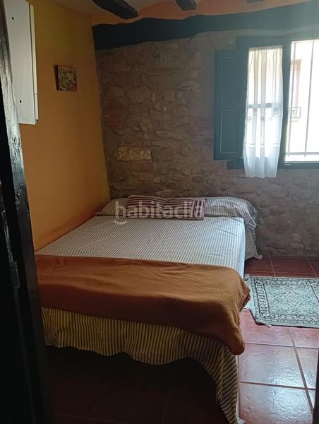 Foto 284e2d48-ab75-40a9-941e-d974d0034a70. Casa adossada amb aparcament a Camprovín