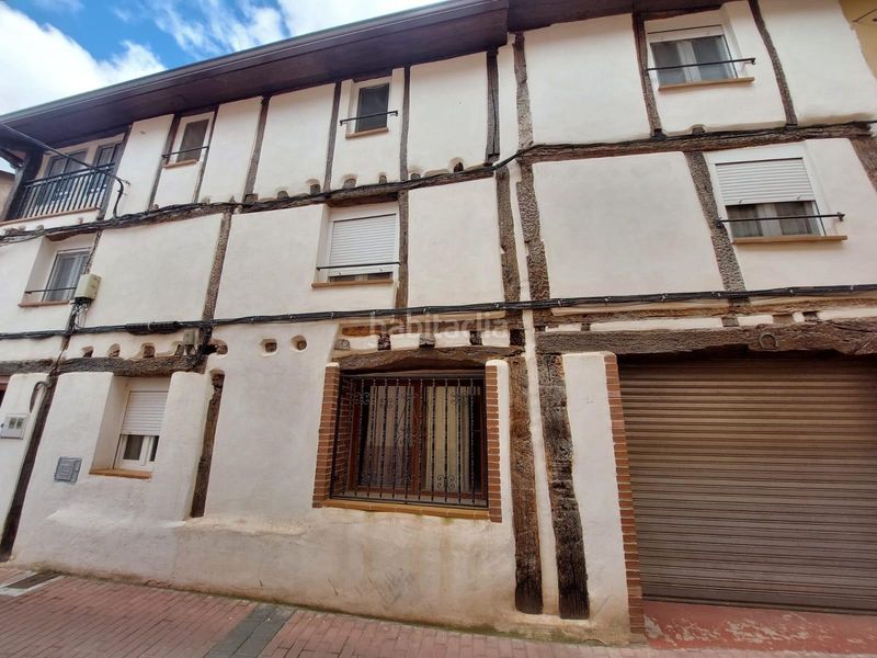Foto a385d186-b366-4581-9bc8-ea24453994e6. Casa adossada amb aparcament a Camprovín