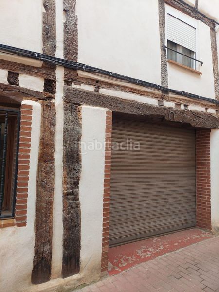 Foto a679d6de-51d3-4747-ab7d-fb06058e4611. Casa adossada amb aparcament a Camprovín