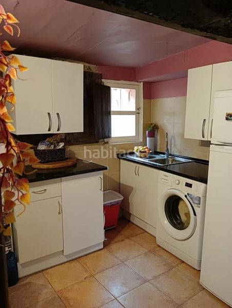 Foto de3c6c53-2964-4795-9740-69cf0a3381cd. Casa adossada amb aparcament a Camprovín
