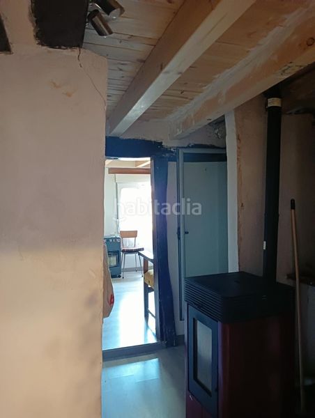 Foto f9ad974a-77f3-42b9-9c2f-ffce73652bb3. Casa adossada amb aparcament a Camprovín