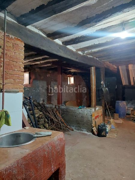 Foto fc5df1e5-0676-4f70-bd7b-5db375b77c07. Casa adossada amb aparcament a Camprovín