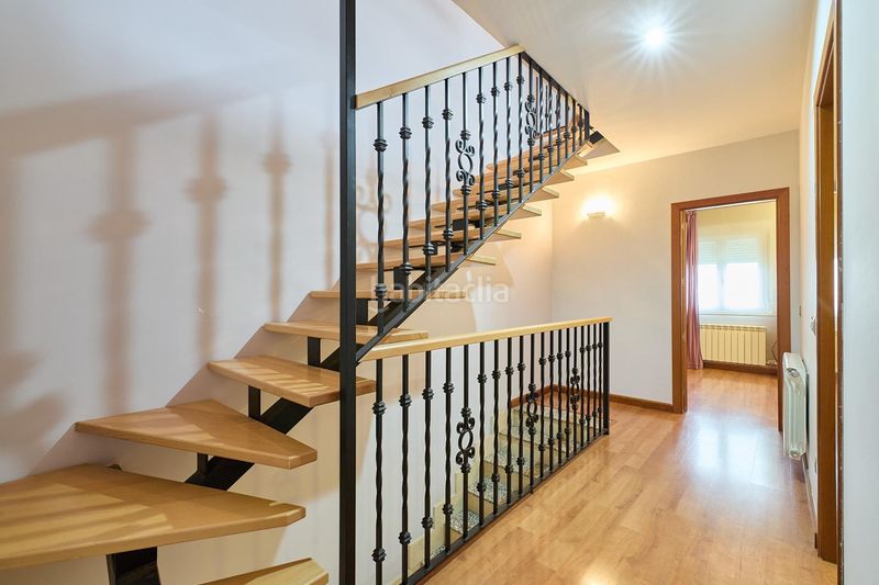 Foto 4ae4307d-fe56-496b-97ff-6b9dc1ec5bff. Casa adossada amb aparcament piscina a Cantagallo