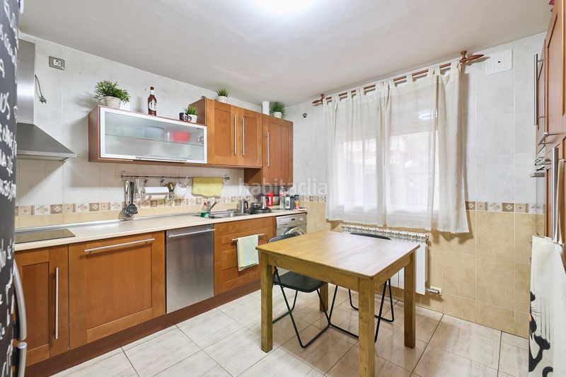 Foto 74240f34-628a-4047-b3cd-22c5eb091e9f. Casa adossada amb aparcament piscina a Cantagallo