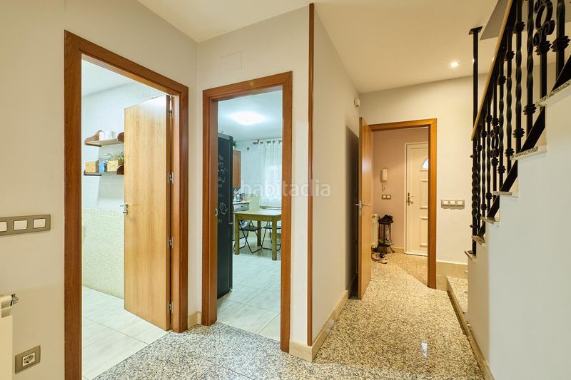 Foto b8a1256b-3982-4a78-bc1b-73cf6e43341e. Casa adossada amb aparcament piscina a Cantagallo