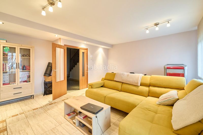 Foto c551e235-5b20-4f70-8ee0-b17c1e9e94e5. Casa adossada amb aparcament piscina a Cantagallo