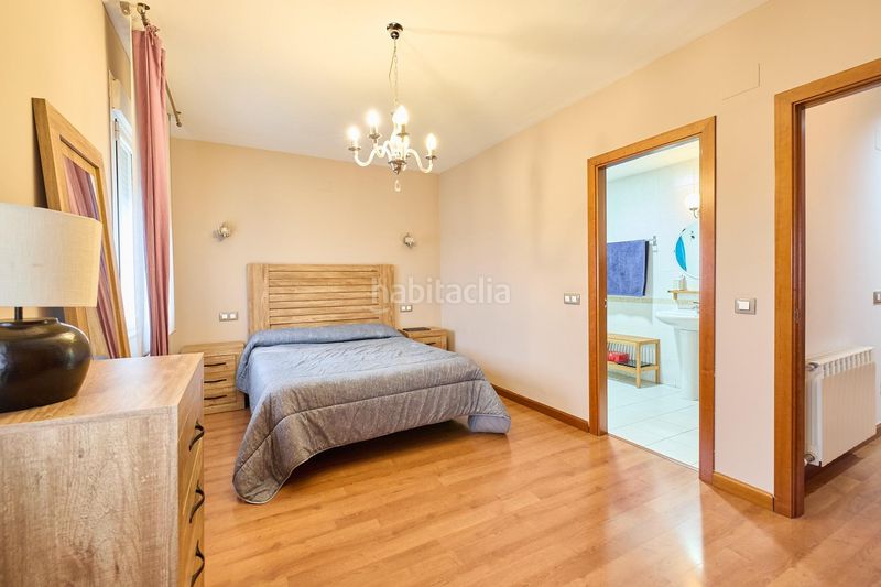 Foto ea2ad987-a7d7-4eb5-91e0-2e7dcee365d2. Casa adossada amb aparcament piscina a Cantagallo