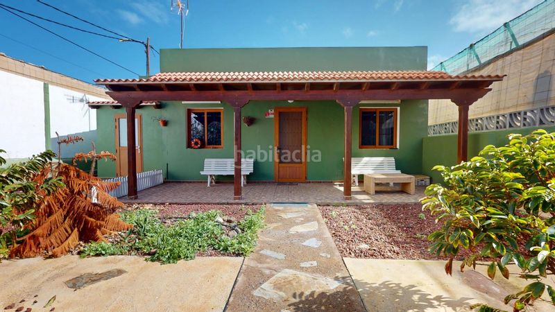 Foto 1f996df5-bbc6-4573-9324-5b0484a3804e. Casa amb aparcament a Sardina Gáldar