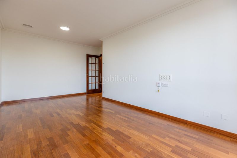 Foto f7bb0c06-a04c-41e8-85c9-be514e2f64f1. Piso en Riazor - Visma Coruña (A)
