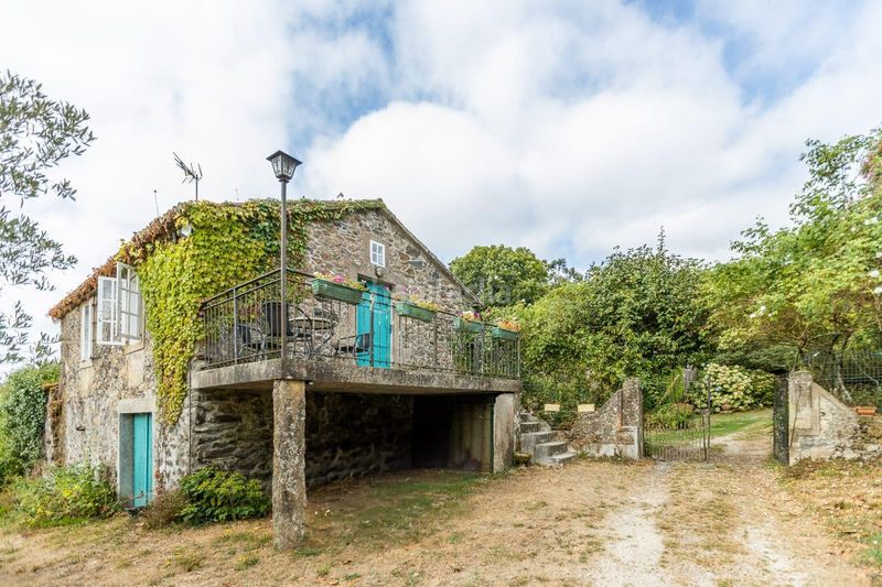 Foto 5d01ed7a-3856-45bf-80d0-a4fe3fee5d39. Xalet amb aparcament a Vedra