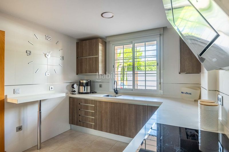 Foto f2acf447-1022-4596-bde5-b4ed779df180. Casa adossada a Olivar de Quintos Montequinto