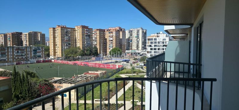 Foto c213eebf-a40e-4f04-a9ff-e202f092e176. Pis amb aparcament piscina a Puerta Blanca Málaga