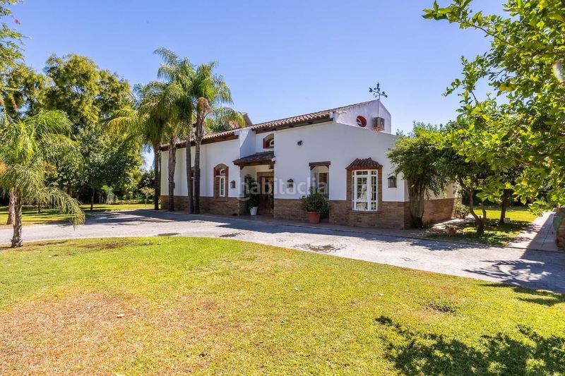 Foto 06136f83-2c3a-48db-88d3-e550d3454453. Casa  con exclusividad blindada en jerez tu refugio privado con alma de oasis tropical. en Jerez de la Frontera