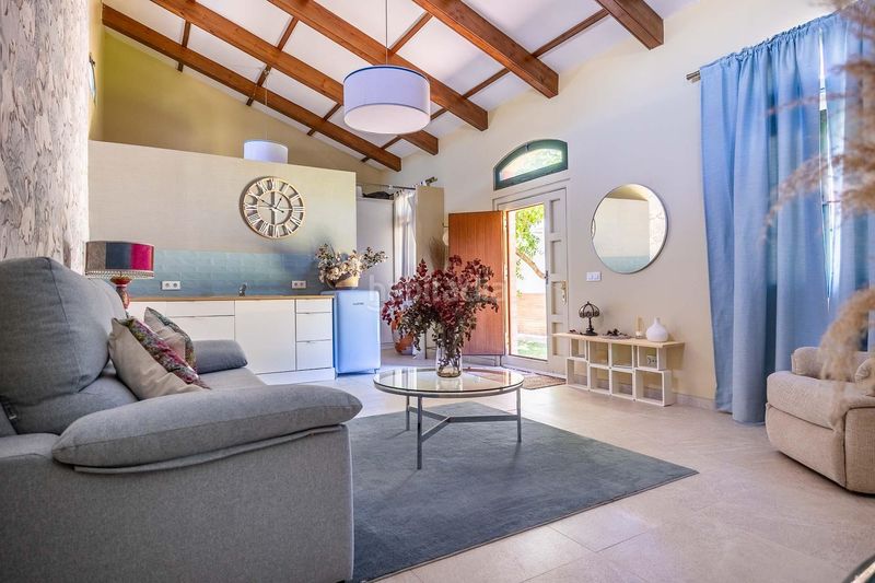 Foto 41f277ae-36c5-4db3-9931-ea250e8a8364. Casa  con exclusividad blindada en jerez tu refugio privado con alma de oasis tropical. en Jerez de la Frontera