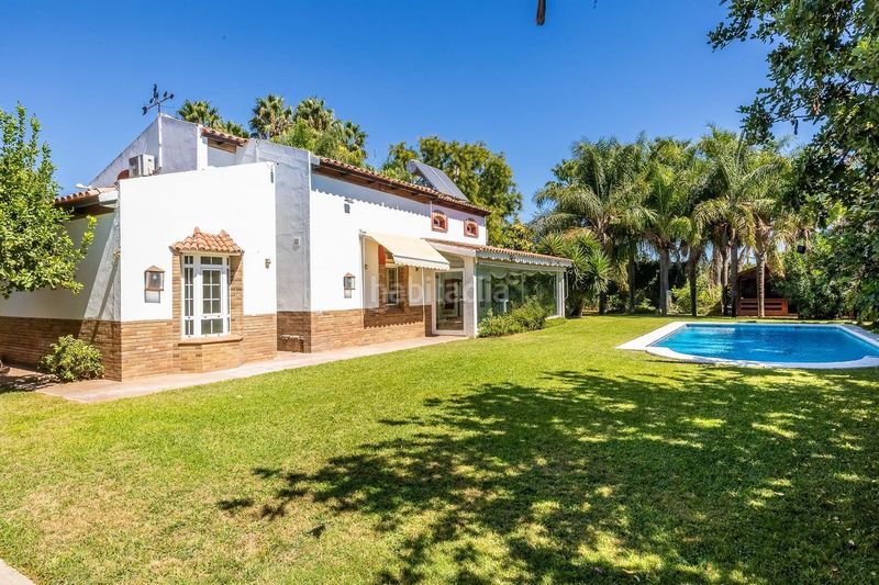 Foto bd753662-4ef4-49e4-9ad0-80b2e7a7ed85. Casa  con exclusividad blindada en jerez tu refugio privado con alma de oasis tropical. en Jerez de la Frontera