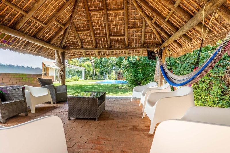 Foto c6722aed-78f8-4a7e-ba74-b53cee9737fb. Casa  con exclusividad blindada en jerez tu refugio privado con alma de oasis tropical. en Jerez de la Frontera